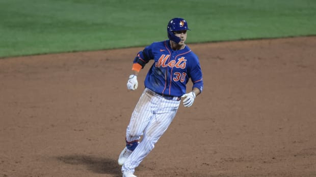 New York Mets OF Michael Conforto rounds second base